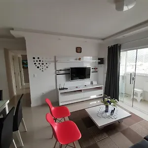 Lindo Apto De 3 Quartos, A 150m Da Praia, Com Ar-condicionado Em Todos Os Ambientes Apartamento